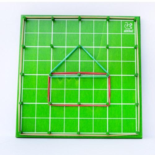 Geoboard_cuadrado_madera